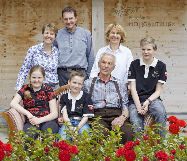Christian und Anni Egli, Hans und Veronika Oberli-Egli mit den Kinder Hannes, Marie-Rose und Karl-Heiner.